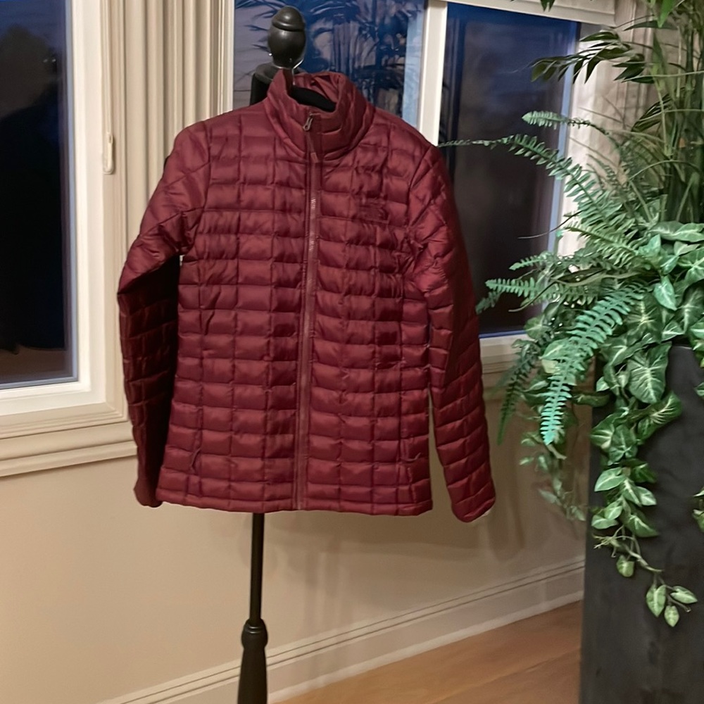 Women’s Northface zip up jacket